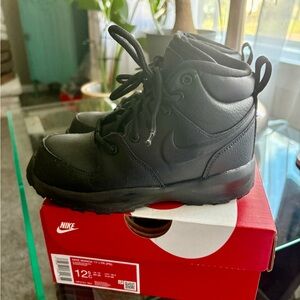 Nike Black Manoa Hiking boots